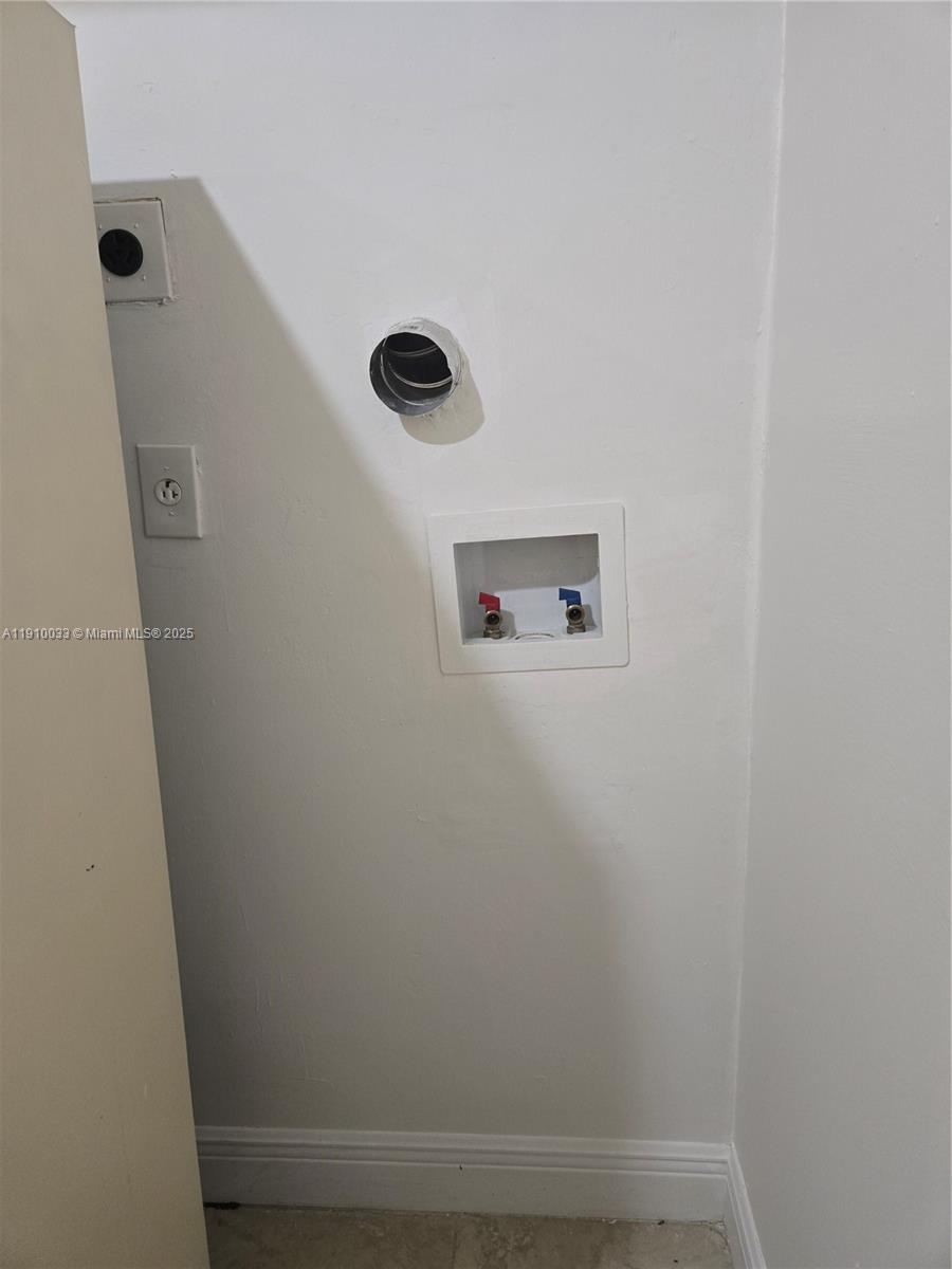 ROZLAND CONDO - Residential Lease