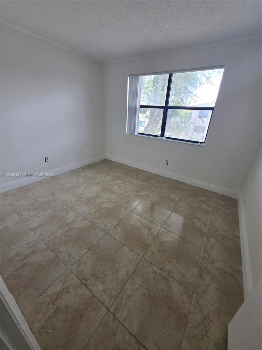 ROZLAND CONDO - Residential Lease