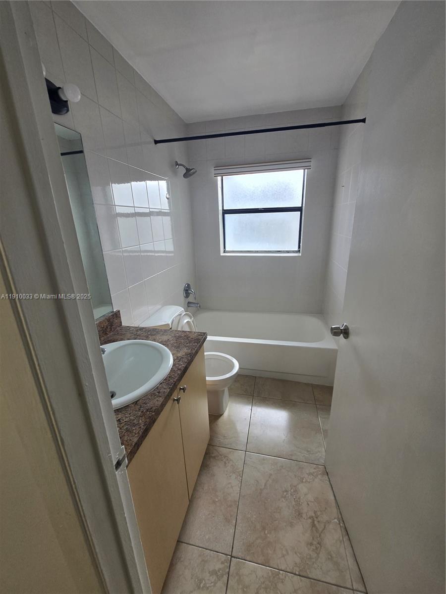 ROZLAND CONDO - Residential Lease