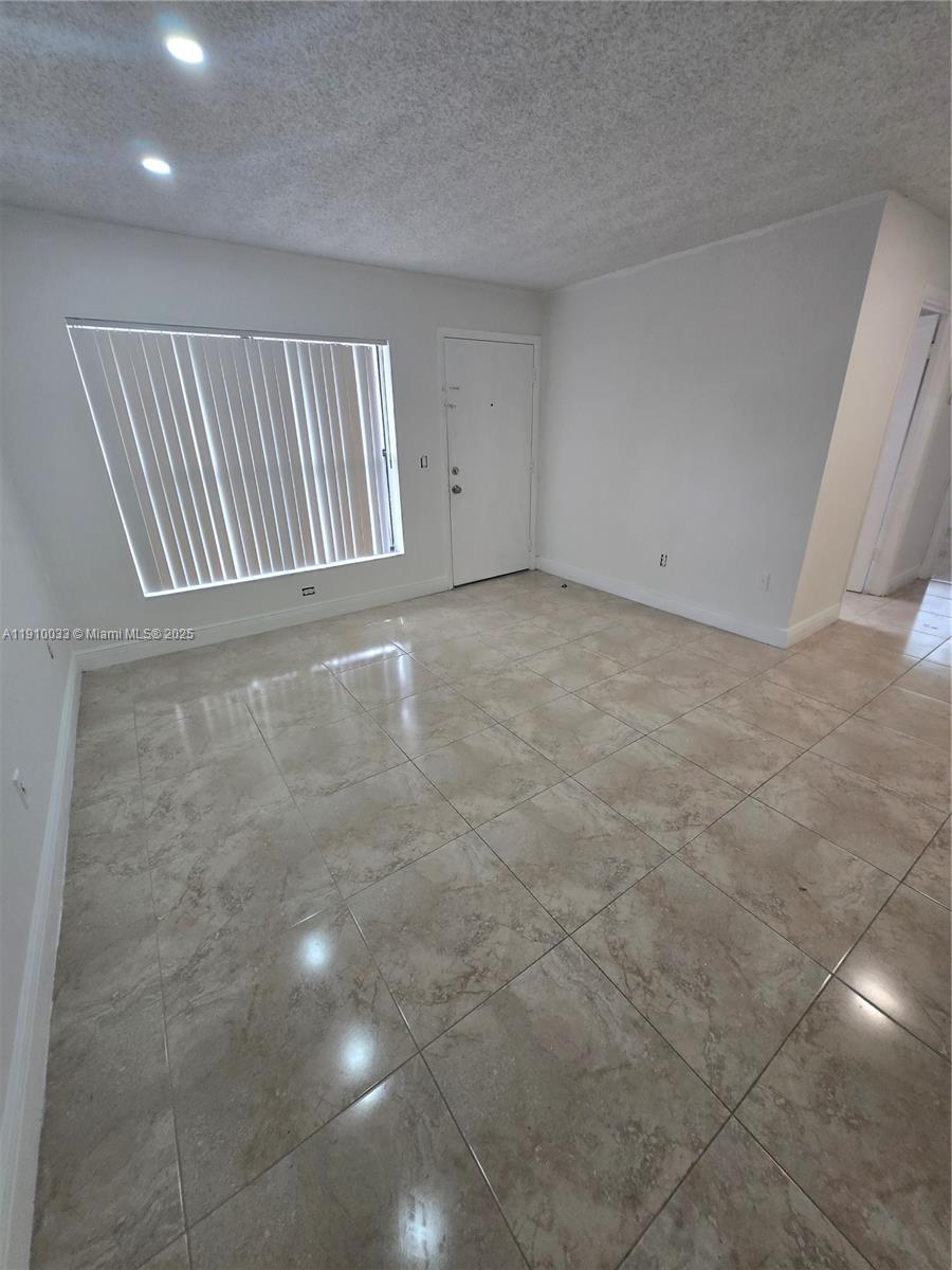 ROZLAND CONDO - Residential Lease