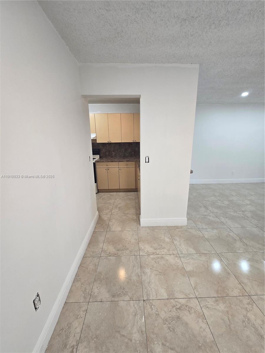 ROZLAND CONDO - Residential Lease