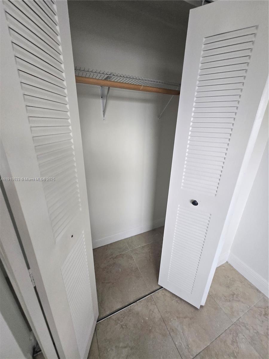 ROZLAND CONDO - Residential Lease