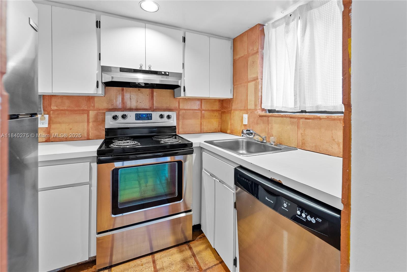2924 Day Ave N211