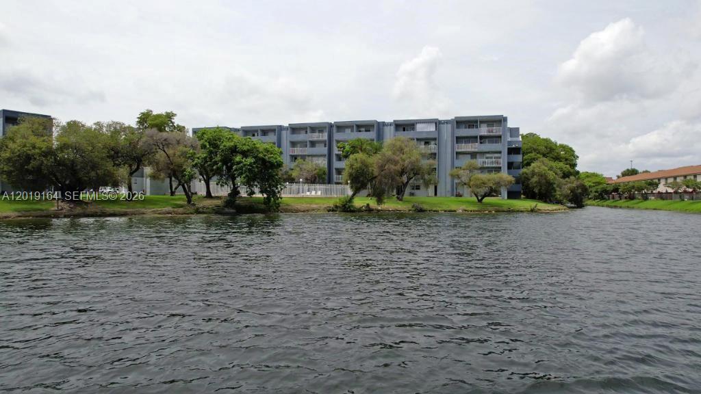 THE BEACH CLUB FONTAINEBL - Residential