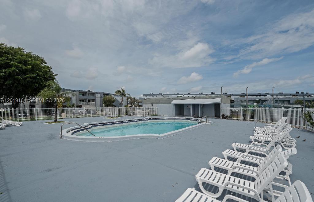 THE BEACH CLUB FONTAINEBL - Residential