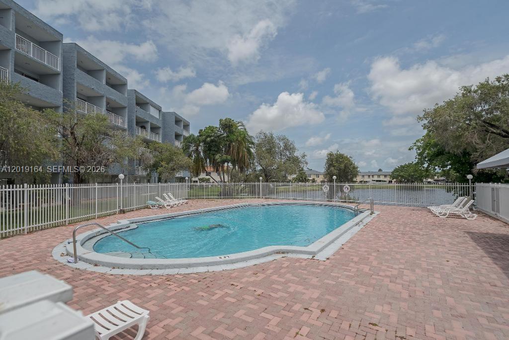 THE BEACH CLUB FONTAINEBL - Residential