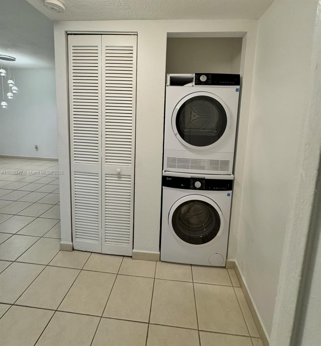 SUMMIT CHASE CONDO - Residential Lease