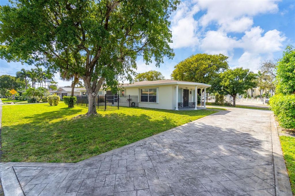 Photo of 4700 NE 21st Ave #4700, Fort Lauderdale, FL 33308 (MLS # A11954125)