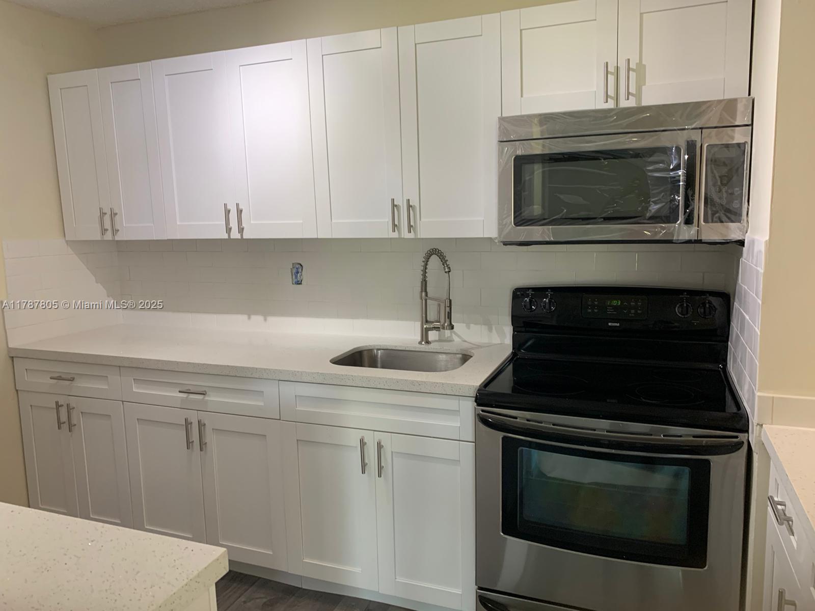 451 Ne 207th Ln 102, Miami, Broward County, Florida - 3 Bedrooms  
2 Bathrooms - 