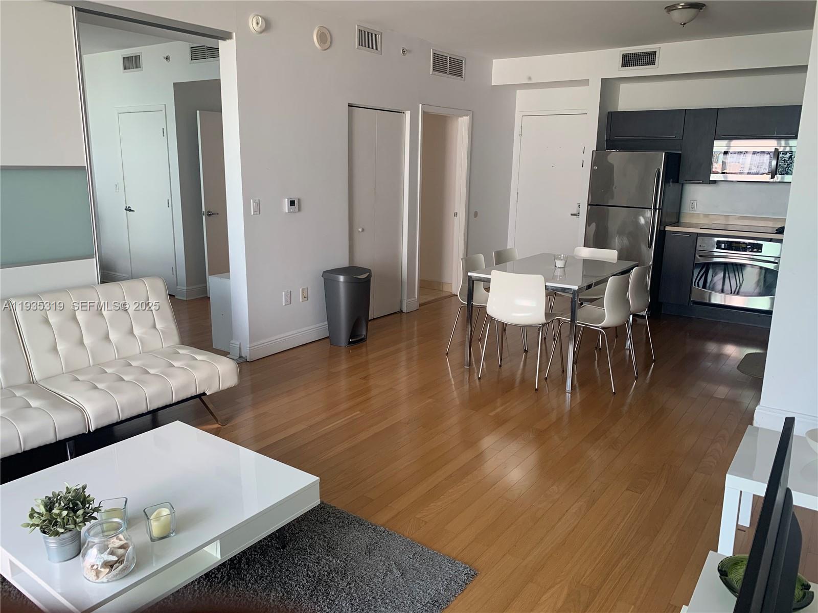 IVY CONDO - Residential