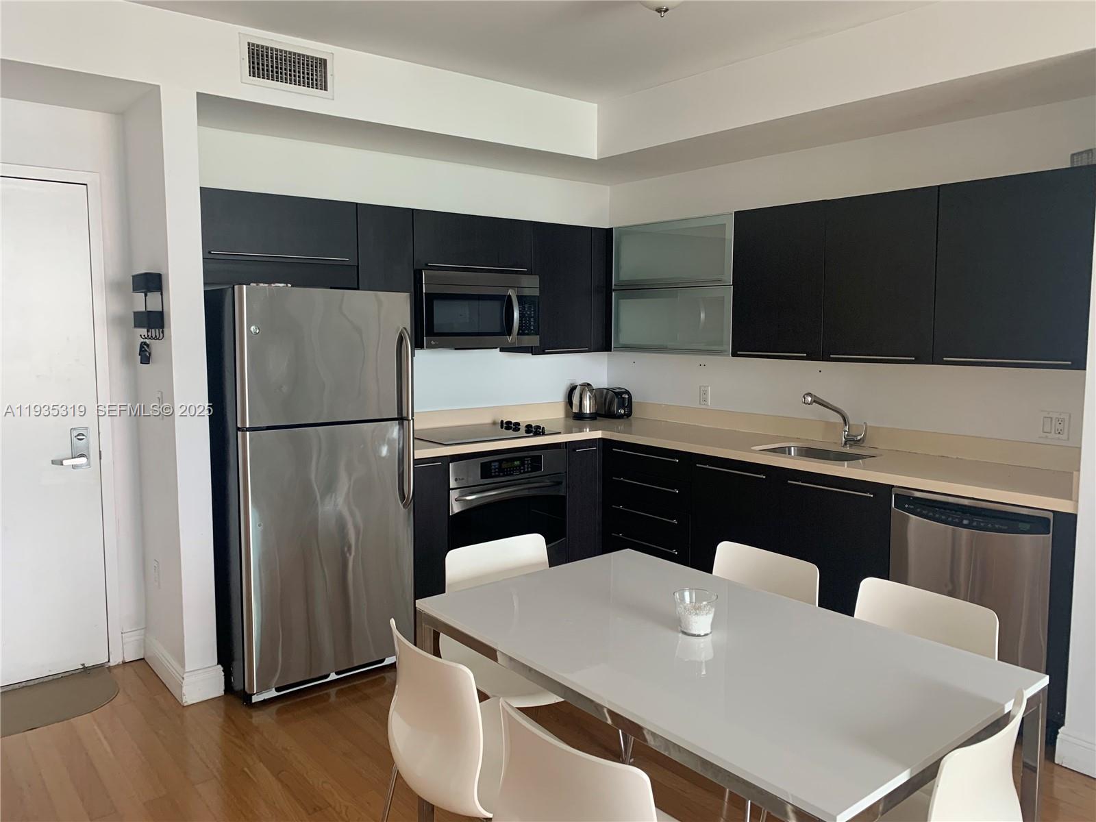 IVY CONDO - Residential