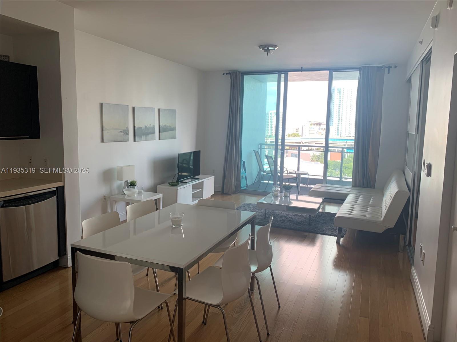 IVY CONDO - Residential