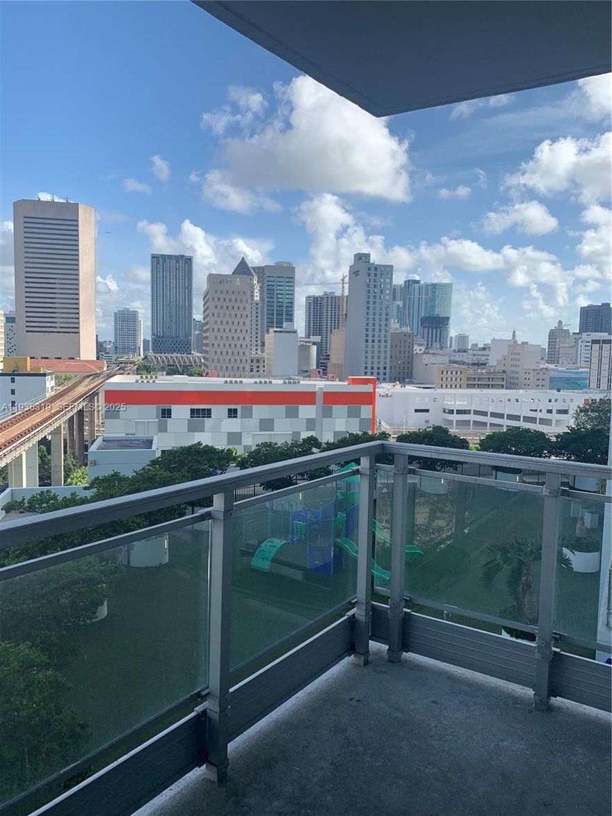 This is a  furnished one-bedroom, one-bathroom unit located on a lower floor. The building offers excellent amenities, and the lobby has been recently renovated. It is a great option for those looking to live within walking distance of Brickell. The community features kid- and pet-friendly areas, riverside walking paths, convenience stores, and parking. Currently rented, ideal for investors.