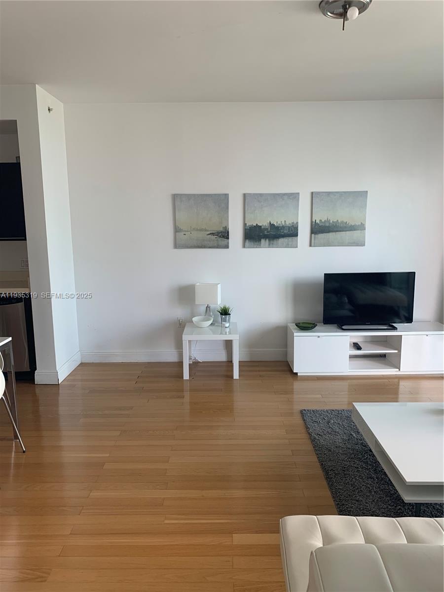 IVY CONDO - Residential