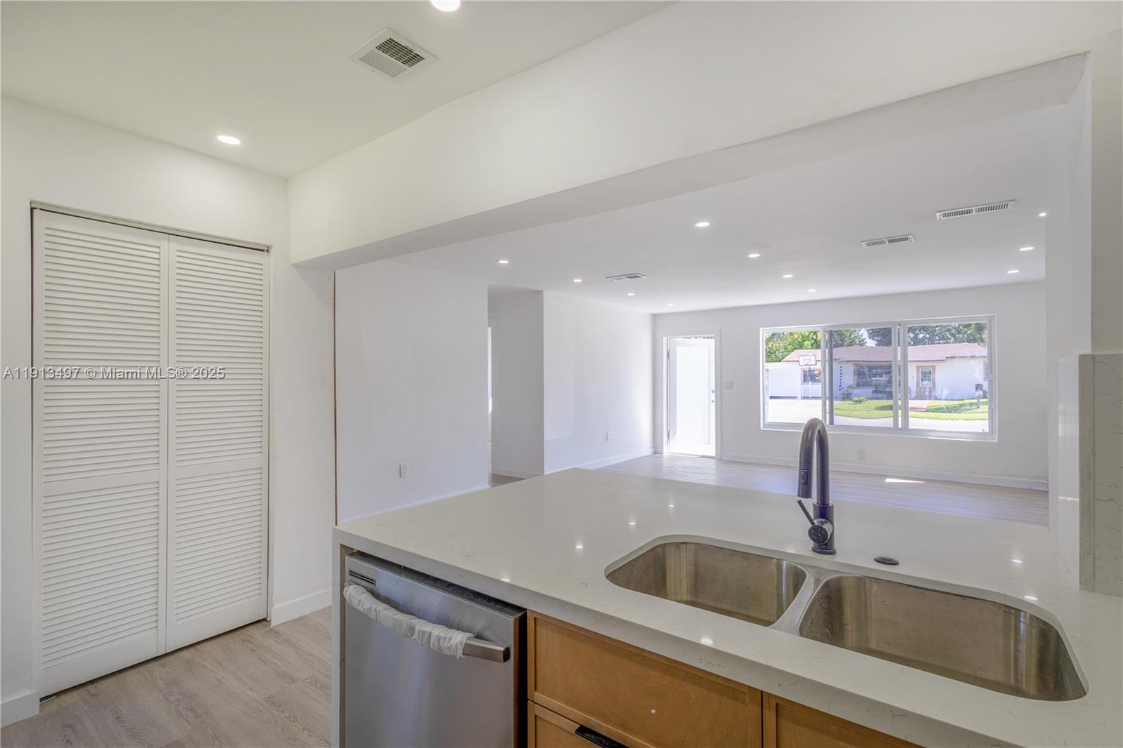 DRIFTWOOD PLAZA NO 3 - Residential Lease