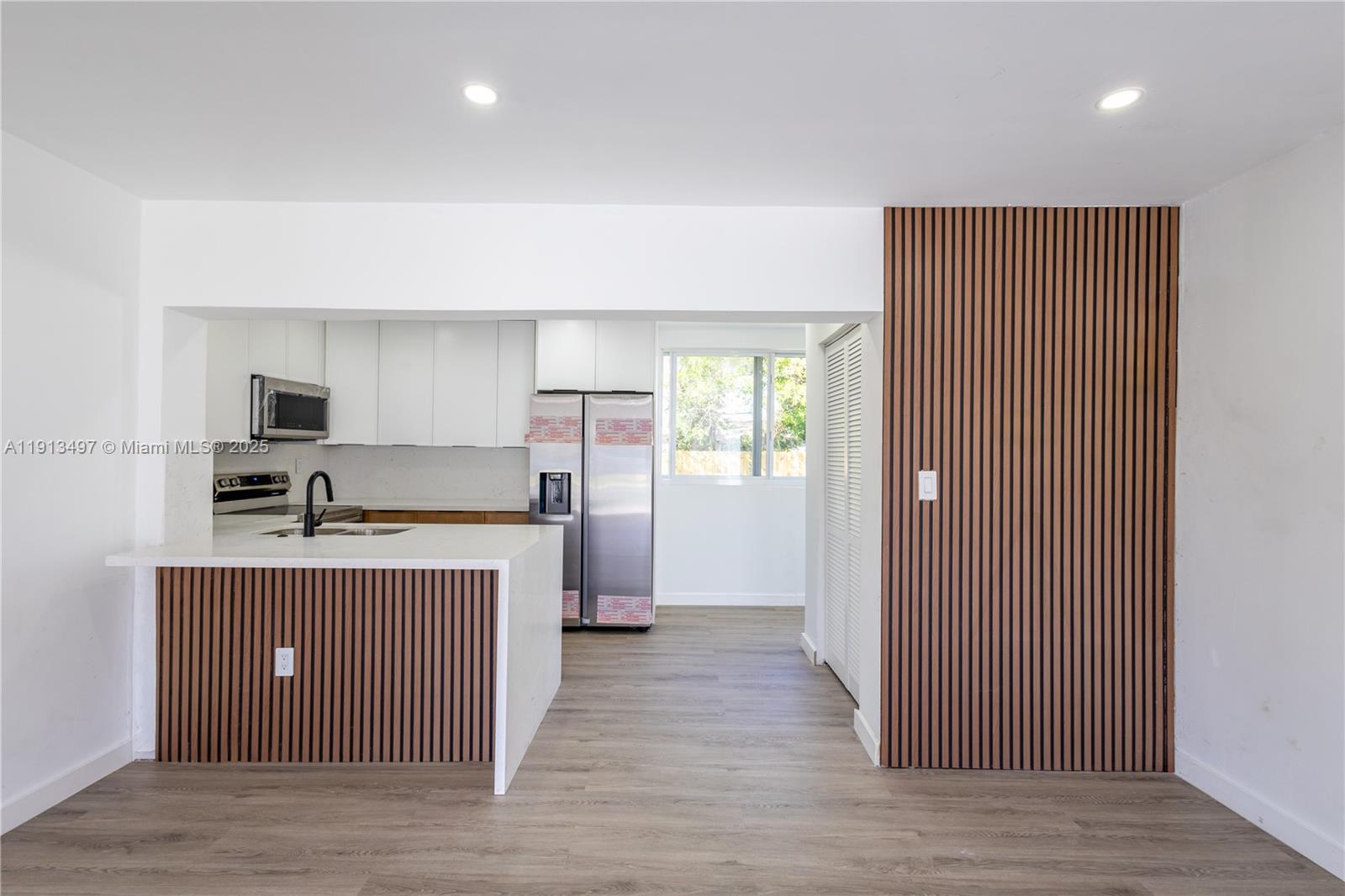 DRIFTWOOD PLAZA NO 3 - Residential Lease