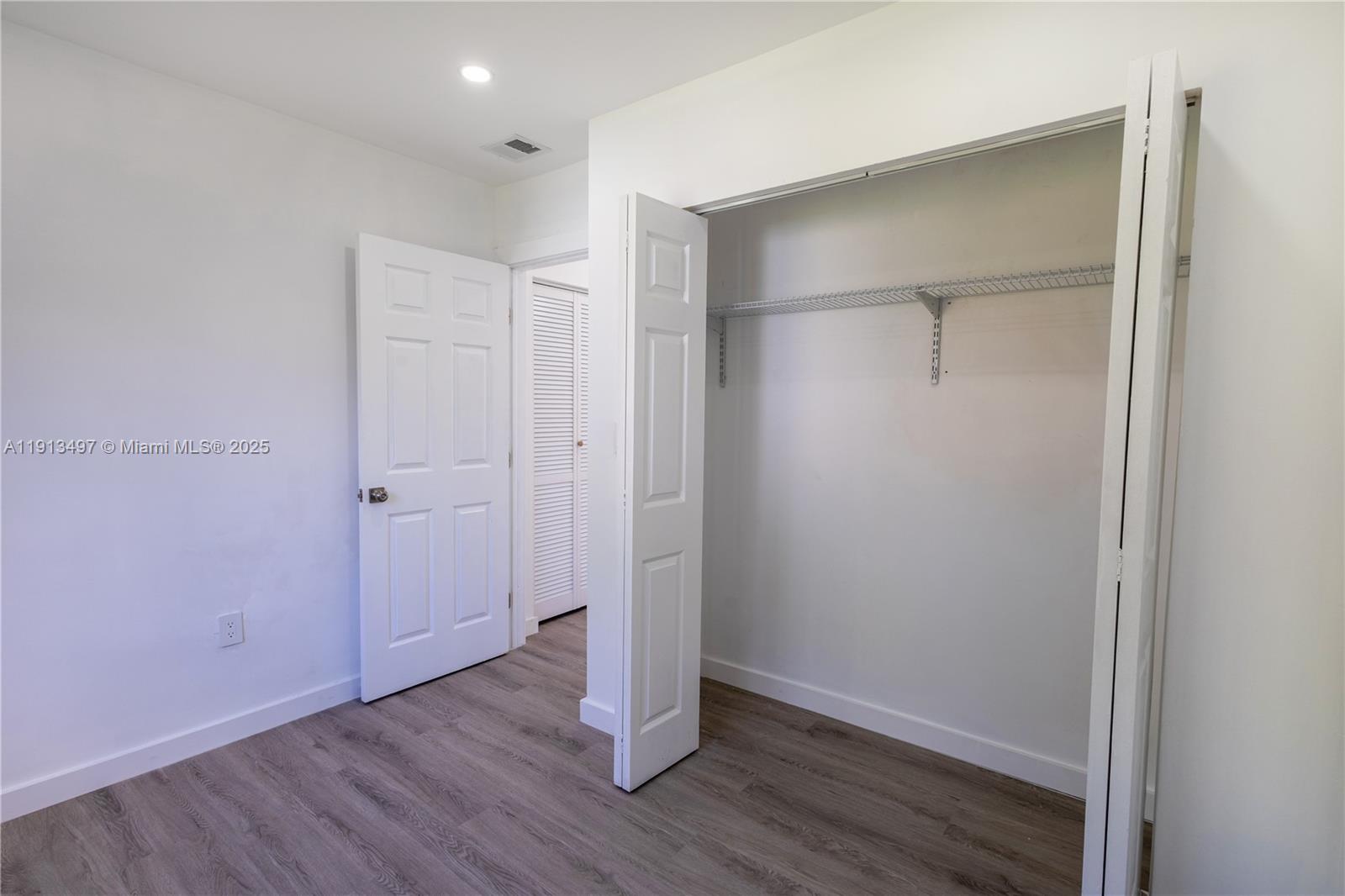 DRIFTWOOD PLAZA NO 3 - Residential Lease