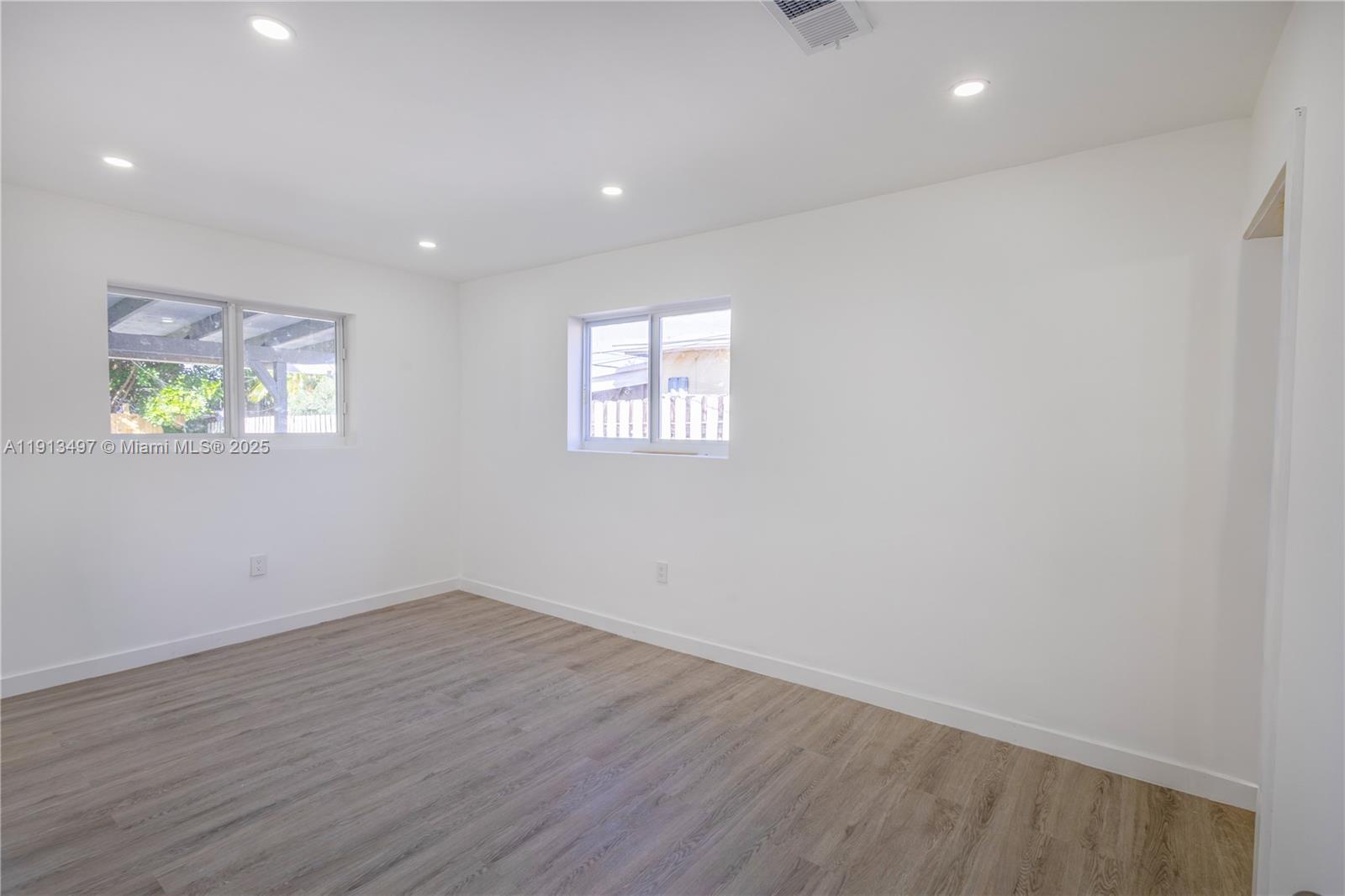 DRIFTWOOD PLAZA NO 3 - Residential Lease