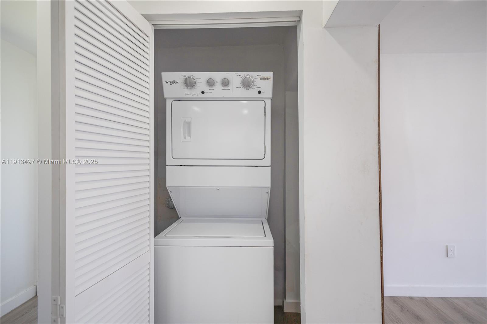 DRIFTWOOD PLAZA NO 3 - Residential Lease