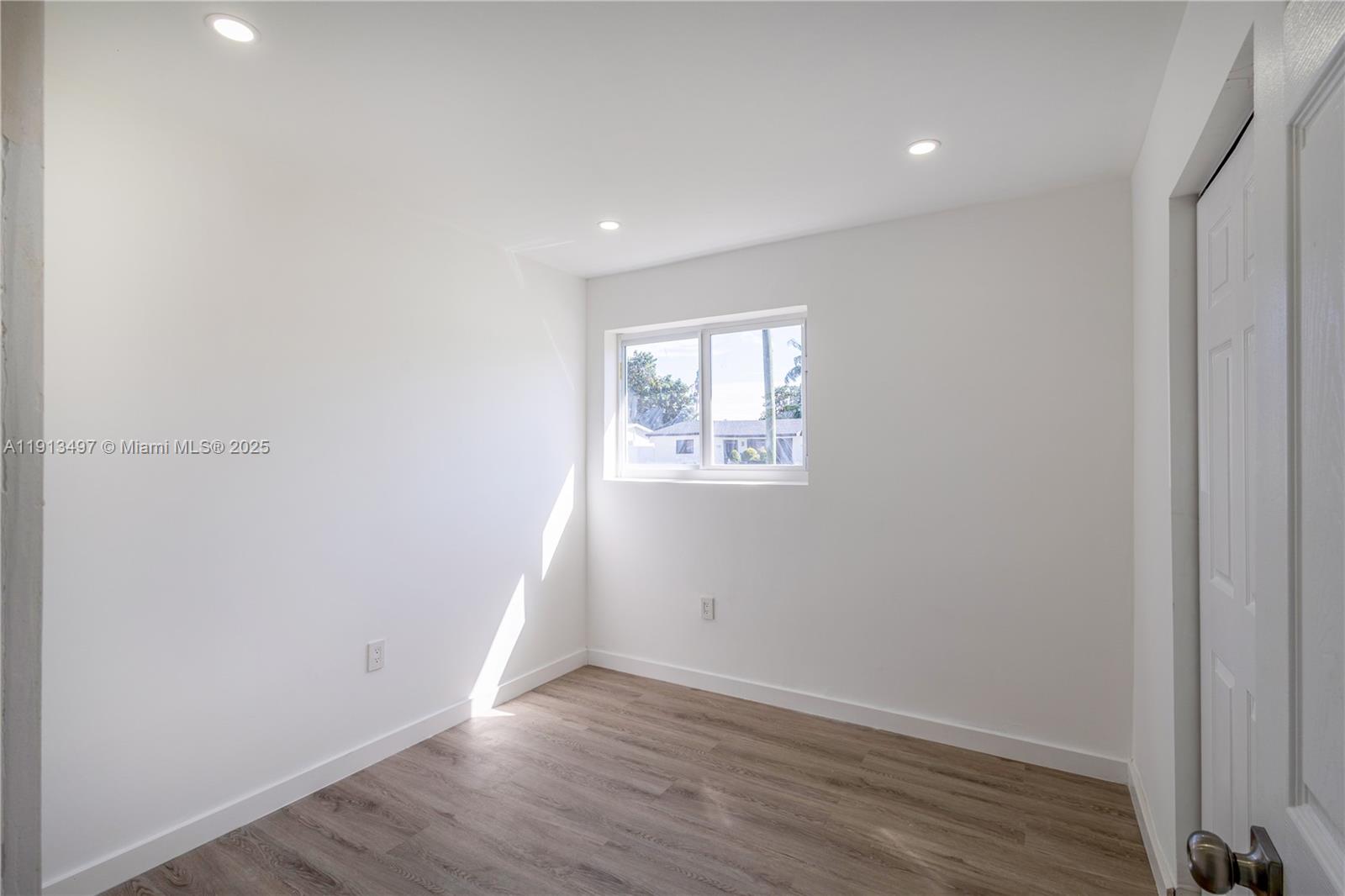 DRIFTWOOD PLAZA NO 3 - Residential Lease