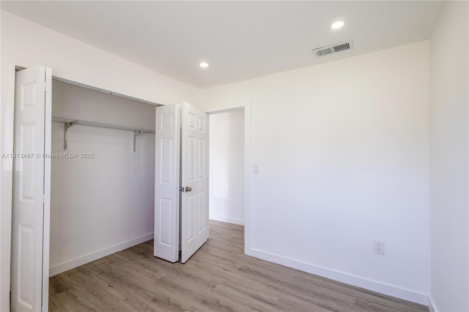 DRIFTWOOD PLAZA NO 3 - Residential Lease