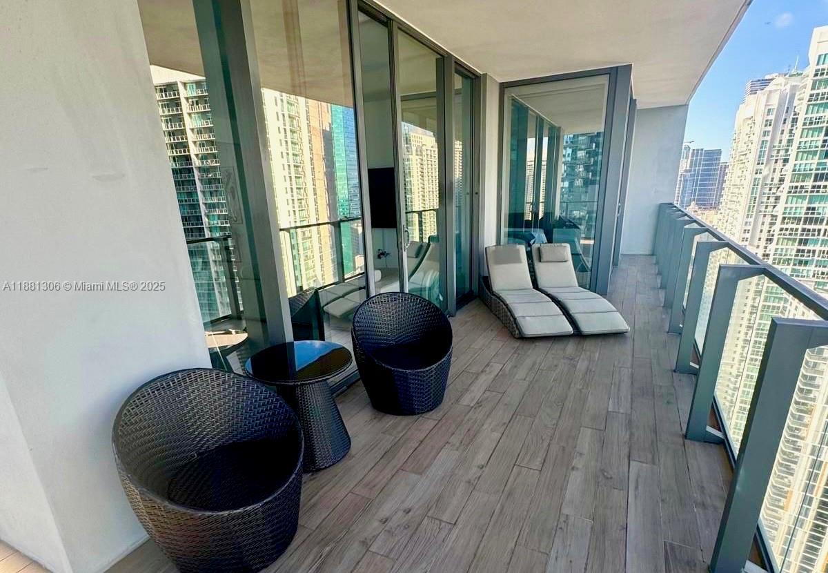 REACH CONDO - Residential