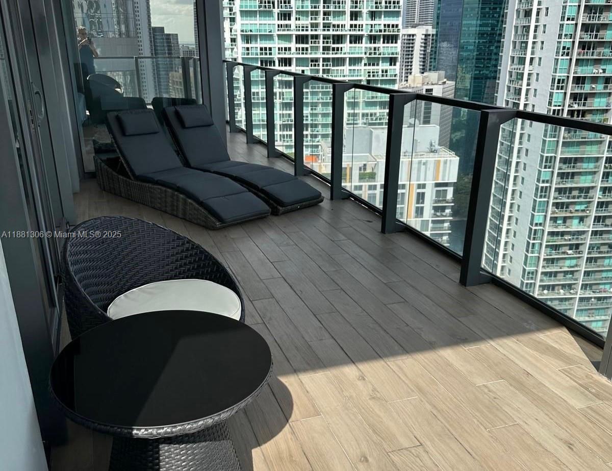 REACH CONDO - Residential