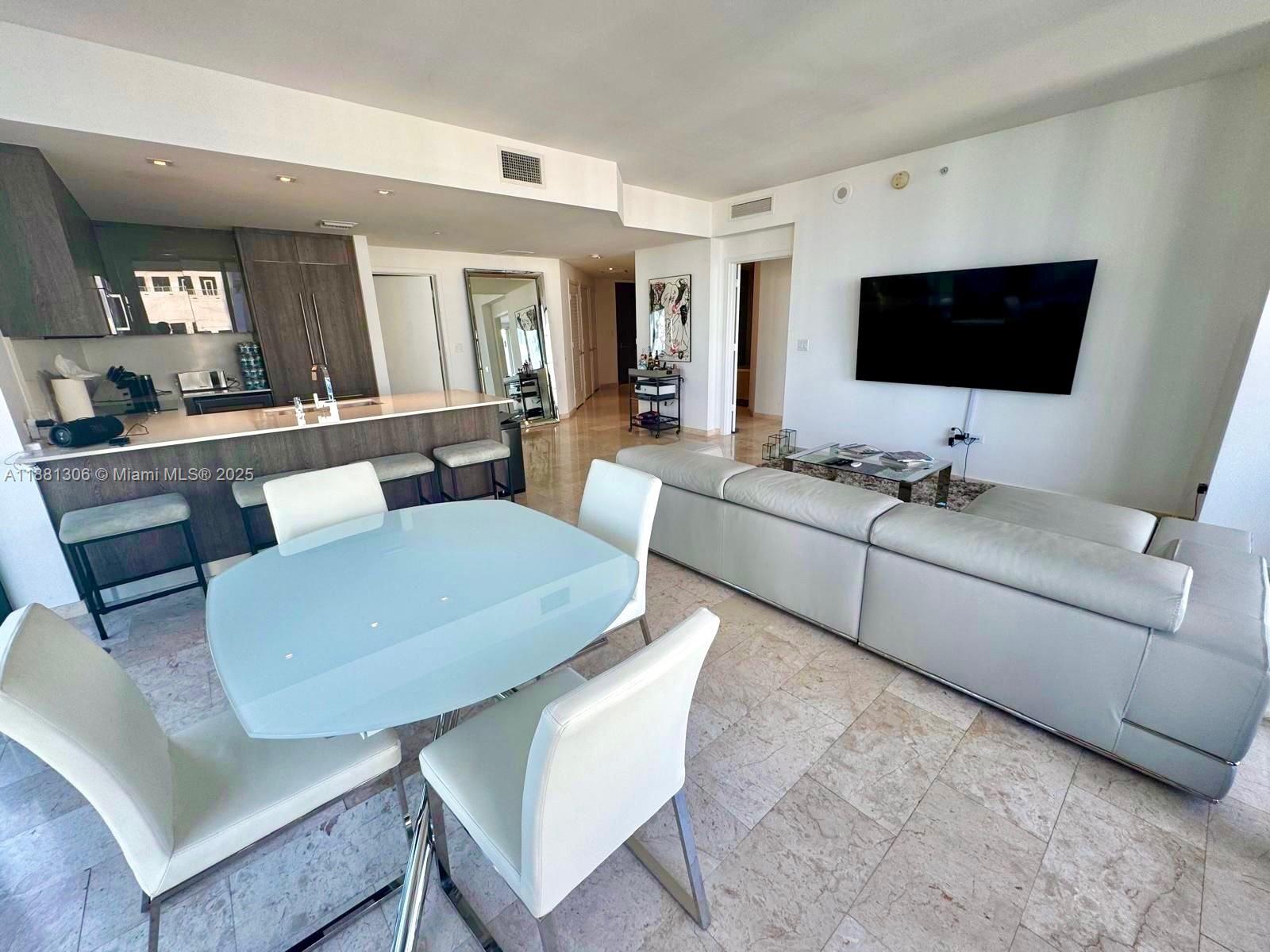 REACH CONDO - Residential