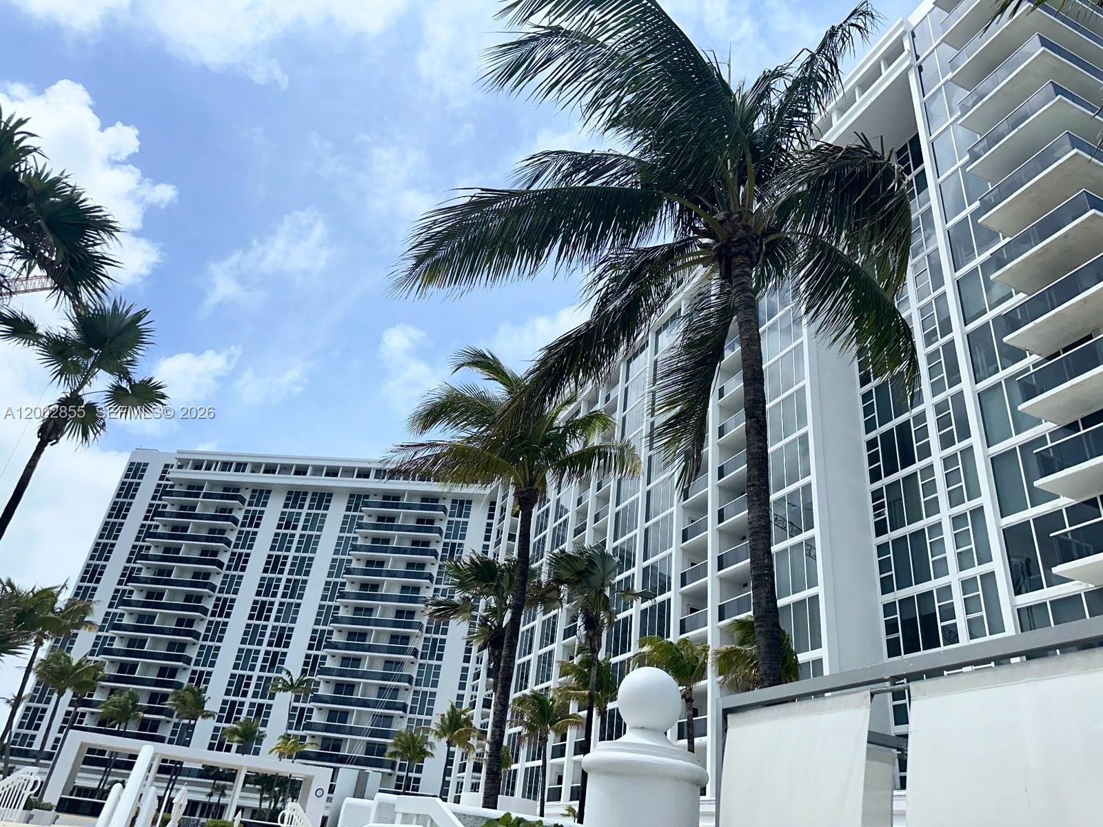 10275 Collins Ave 1428