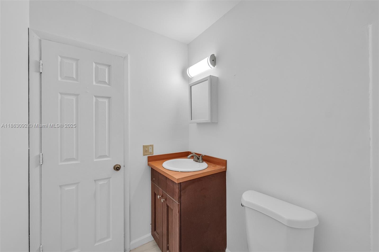 FT LAUDERDALE ESTATES - Residential Lease