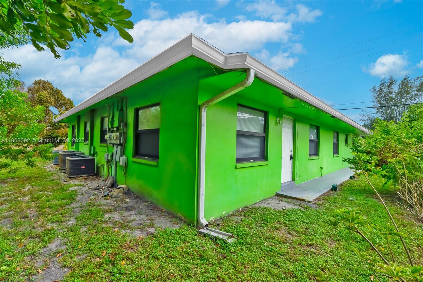 SECTION 8 WELCOMED, 1/1 Close to schools, shopping, parks, public transportation, downtown & beaches. access to I-95 – schedule your showing​​‌​​​​‌​‌​​​‌‌​​​‌‌‌​​‌​​‌‌​​​​ today!