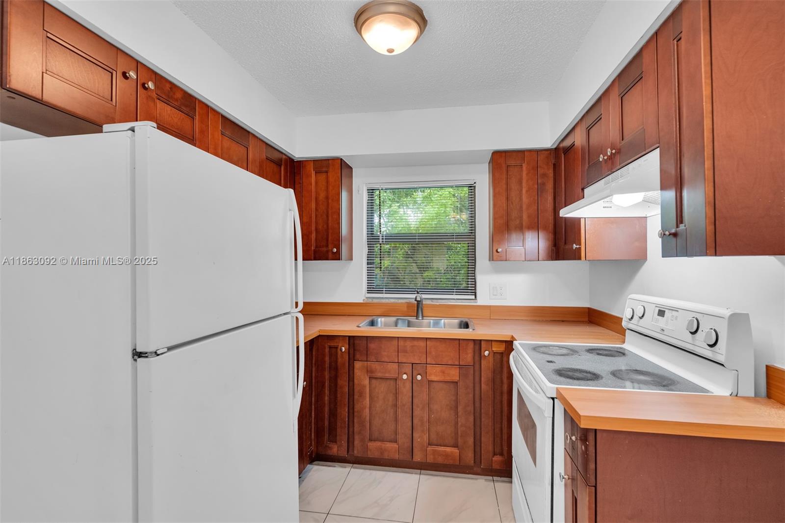 FT LAUDERDALE ESTATES - Residential Lease