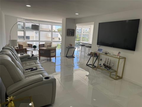 6423 Collins Ave 401 Miami Beach FL 33141