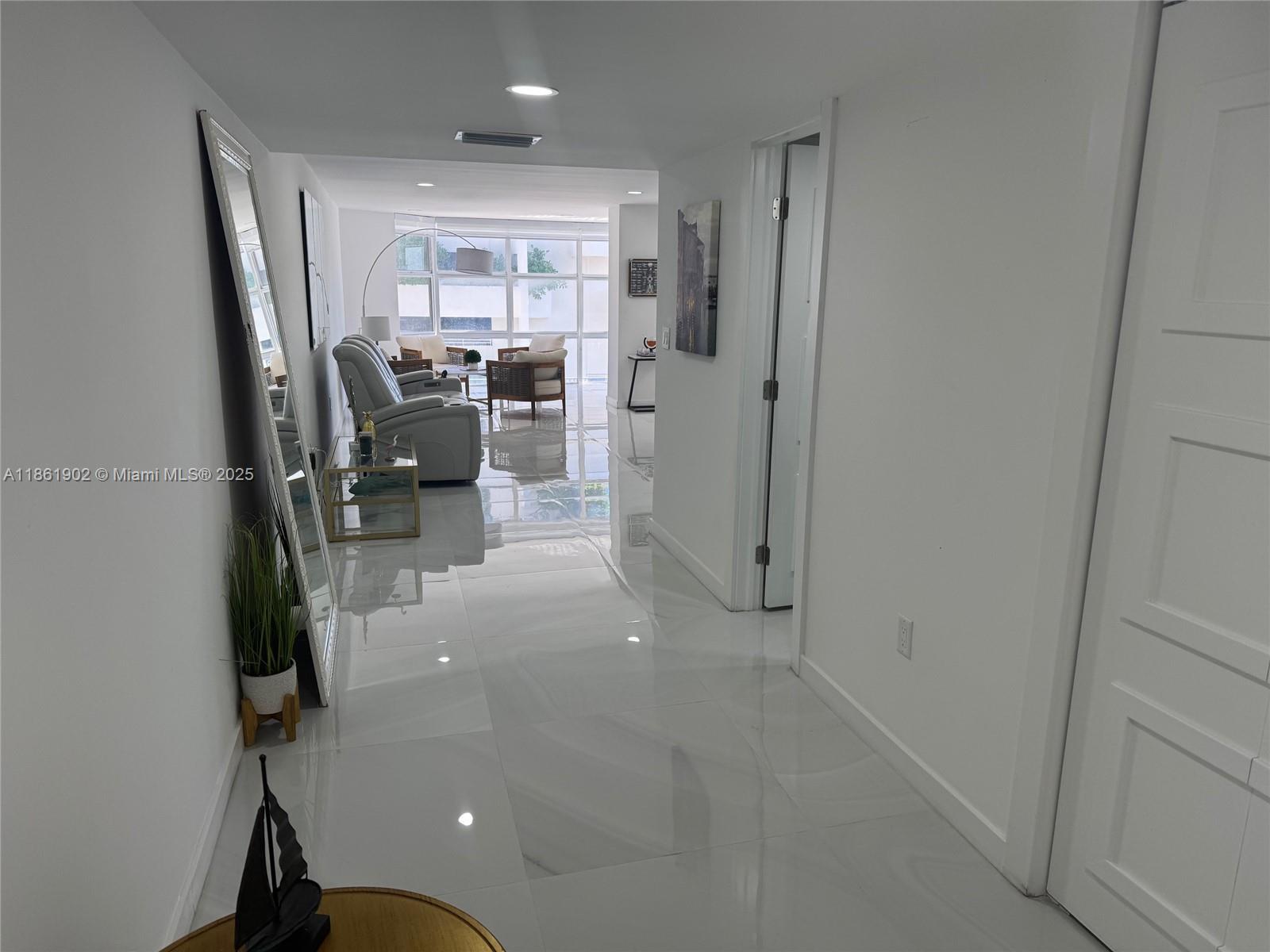 6423 Collins Ave 401