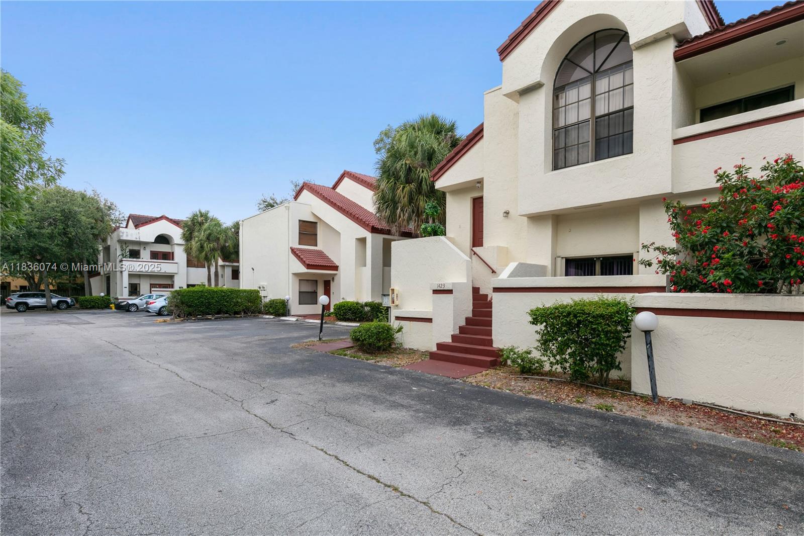 1413 Avon Ln 119