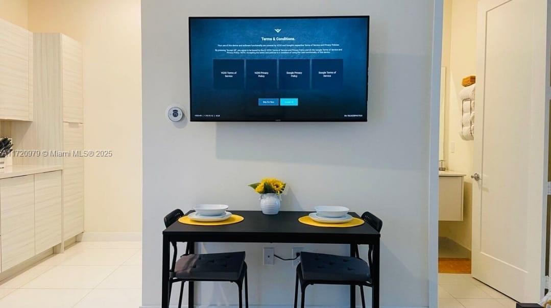 LANDMARK AT DORAL CENTRAL - Residential Lease