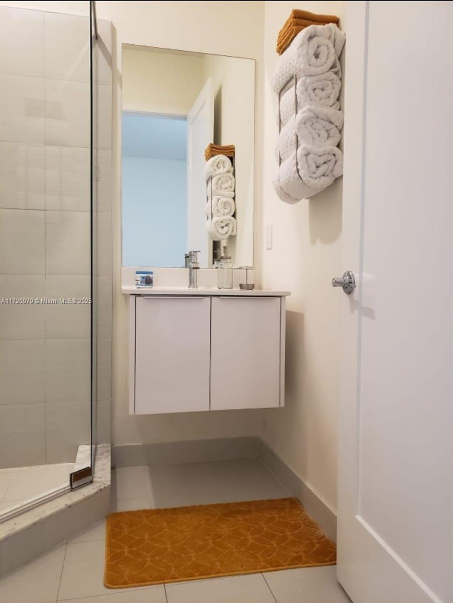 LANDMARK AT DORAL CENTRAL - Residential Lease