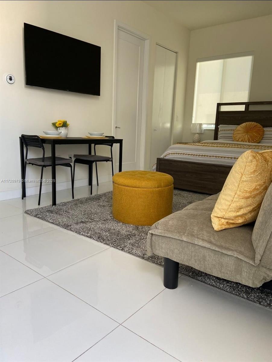 LANDMARK AT DORAL CENTRAL - Residential Lease