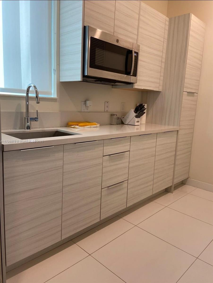 LANDMARK AT DORAL CENTRAL - Residential Lease