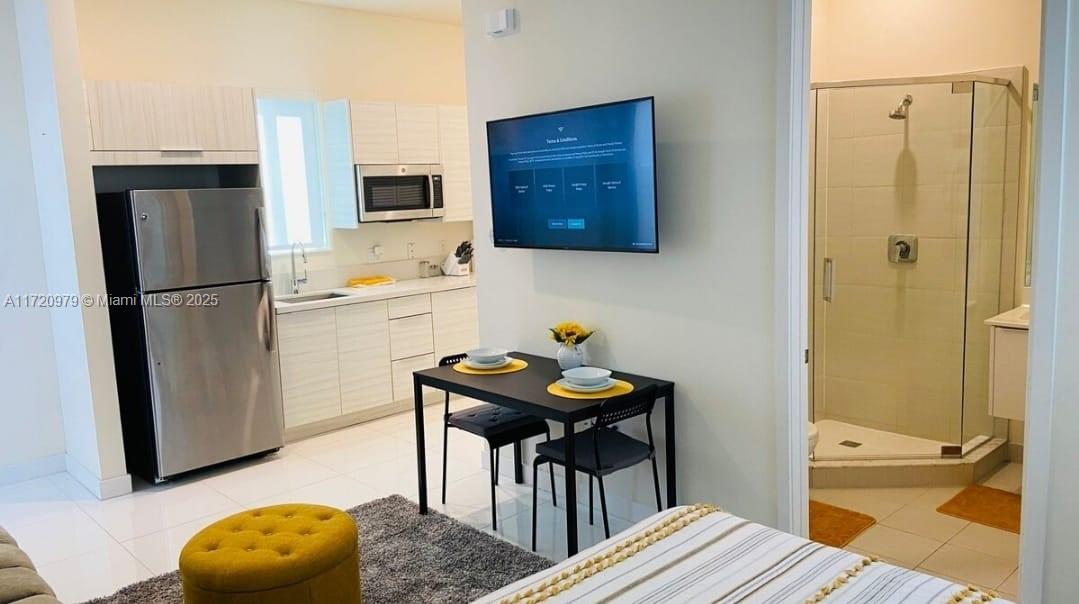 LANDMARK AT DORAL CENTRAL - Residential Lease