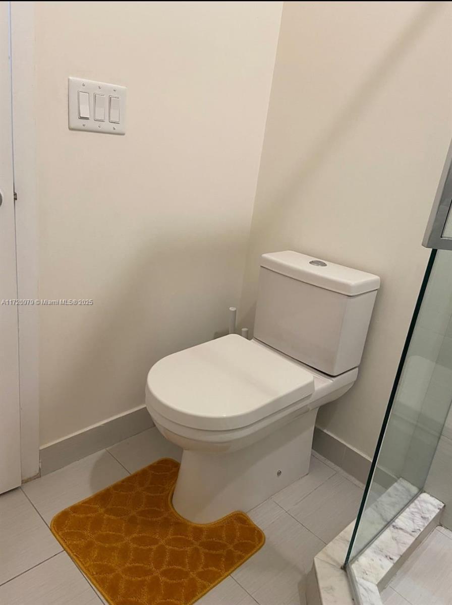LANDMARK AT DORAL CENTRAL - Residential Lease