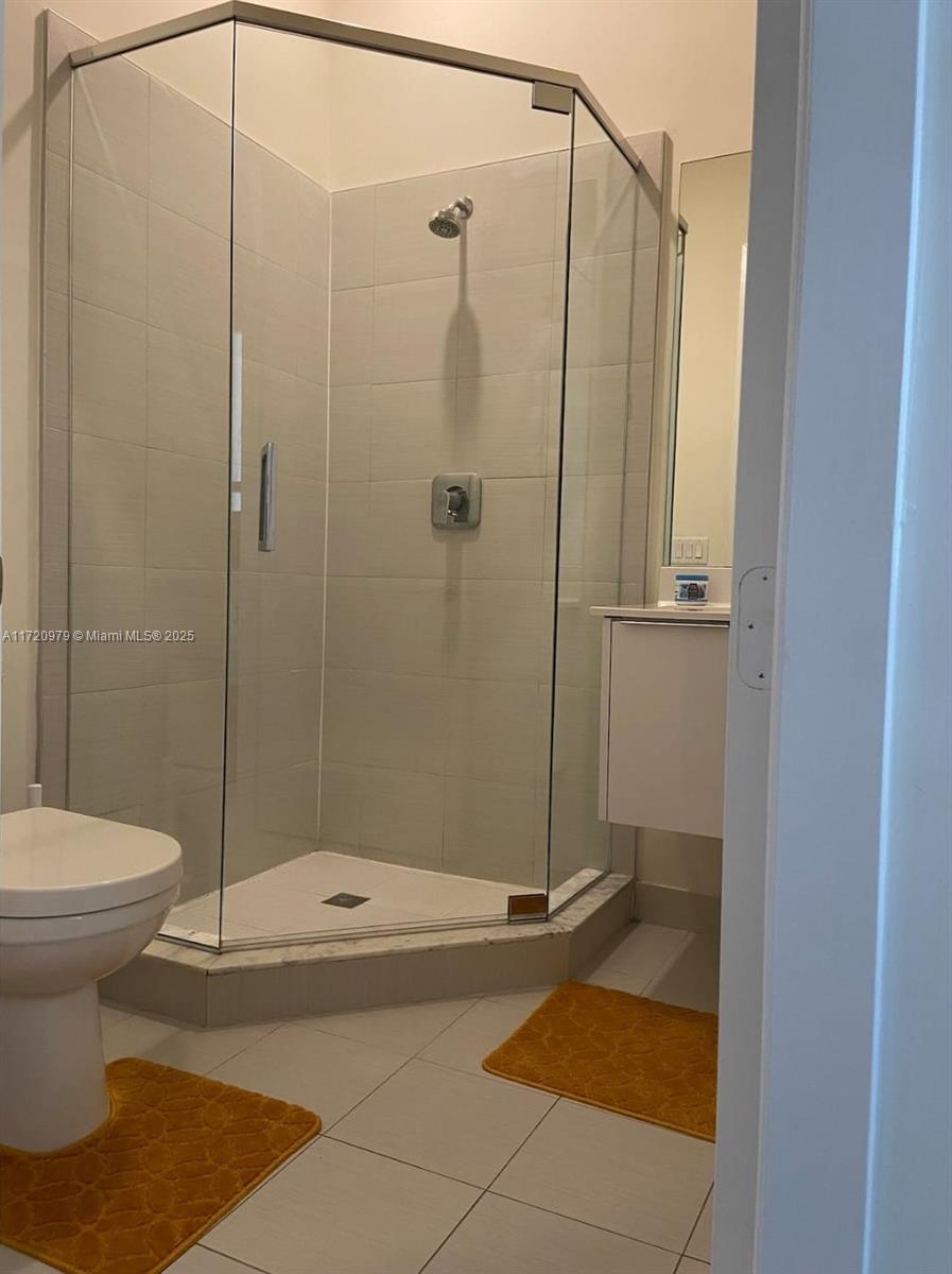 LANDMARK AT DORAL CENTRAL - Residential Lease