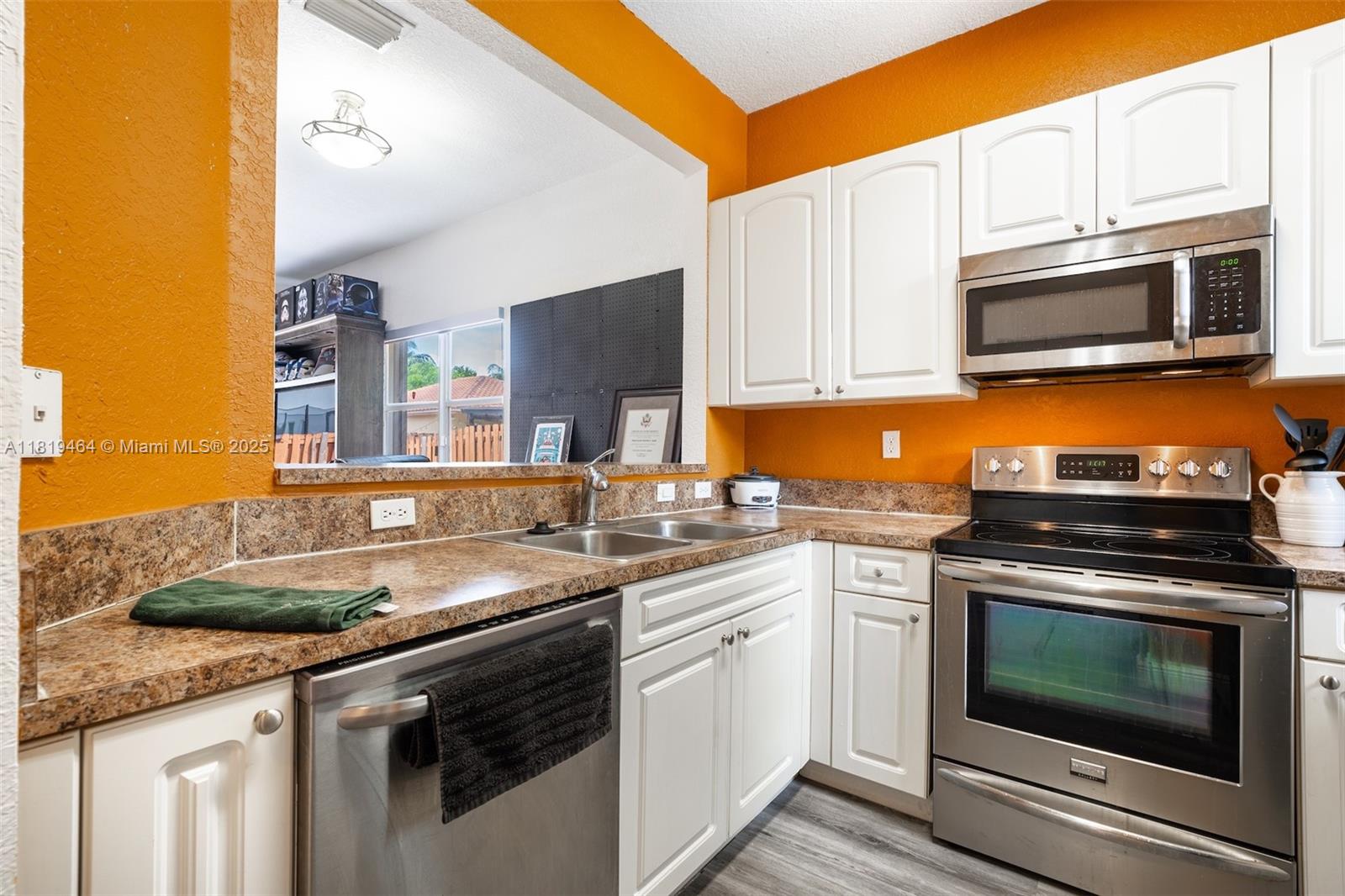 search properties 4 5000 SW 136th Ave