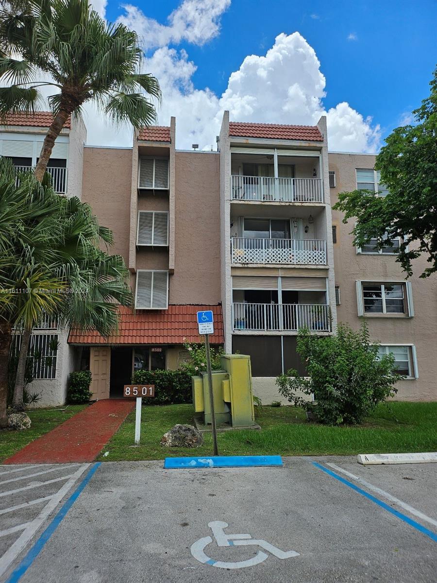 8501 Nw 8th St 102, Miami, Broward County, Florida - 2 Bedrooms  
2 Bathrooms - 