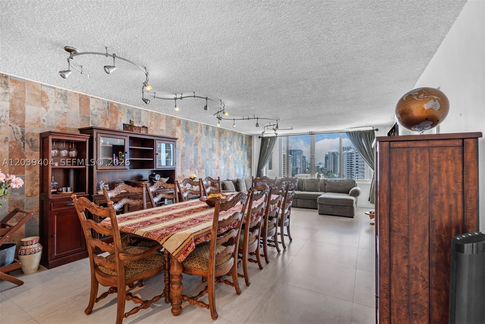 5401 Collins Ave 813
