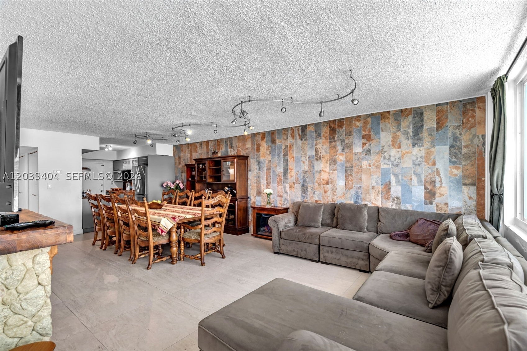 5401 Collins Ave 813