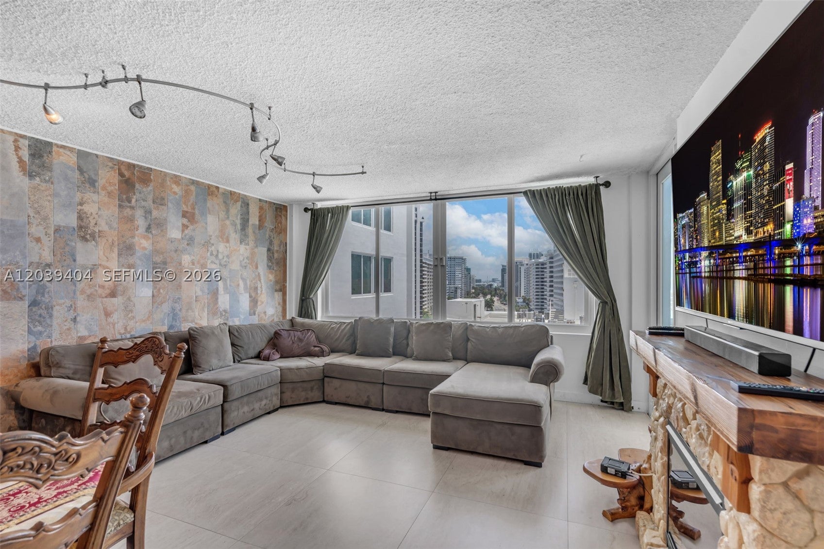 5401 Collins Ave 813