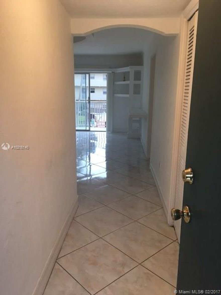 Excellent location near by Dadeland Mall and Metro Station, large bedroom with 2 closets, 1 walk in closet & 1 wall to wall & a separate vanity dressing area, BBQ and club area. Ceramic floor, new carpet in Bedroom
balcony face the pool.
Easy to show