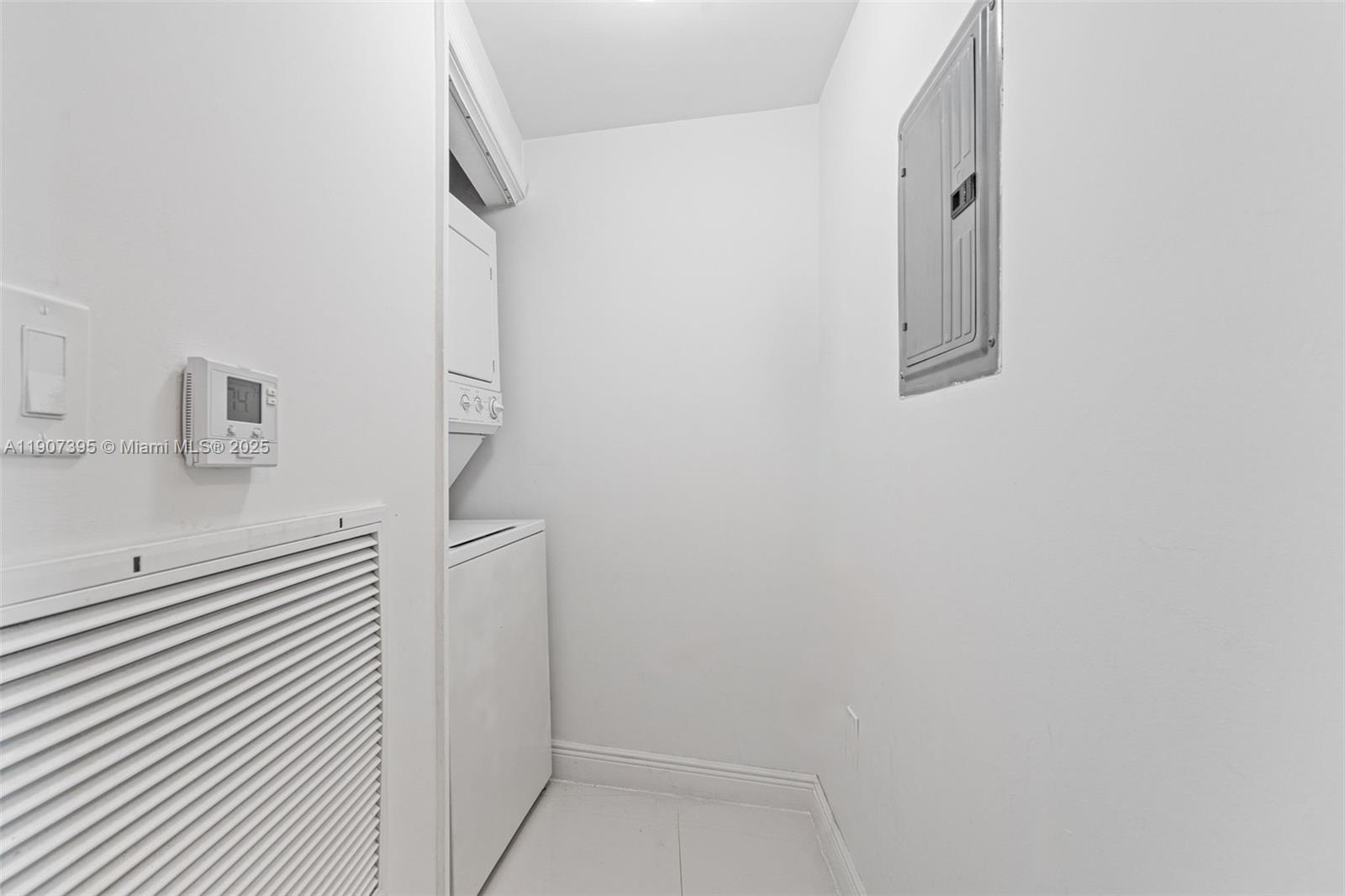 CASABLANCA VILLAS CONDO - Residential Lease