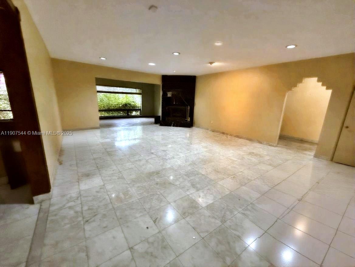 CORAL GABLES SEC E - Residential Lease